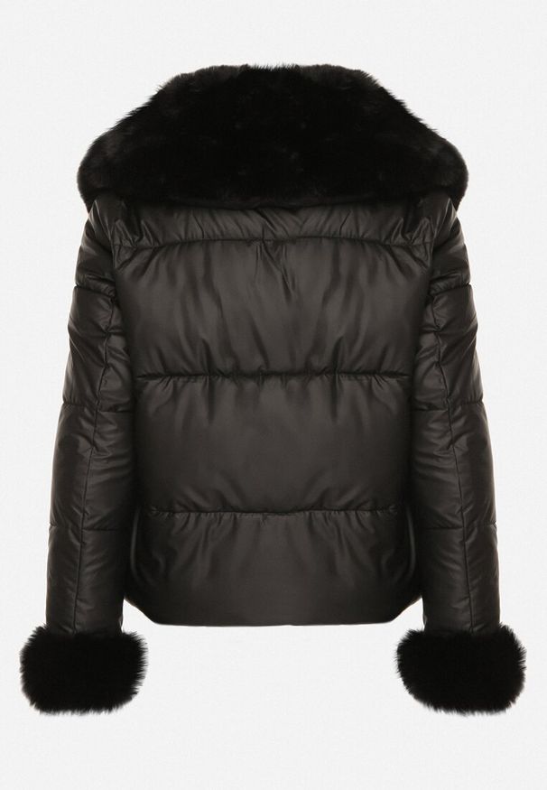 Born2be - Czarna Pikowana Kurtka z Szerokim Kołnierzem z Futerkiem Galerra. Okazja: na spacer, na co dzień. Kolor: czarny. Materiał: futro. Sezon: zima. Styl: elegancki, casual