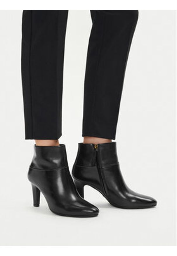 Gino Rossi Botki EO-SARA-121926 Czarny. Kolor: czarny. Materiał: skóra