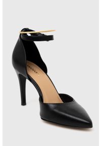 Wojas szpilki skórzane kolor czarny 3511051. Zapięcie: klamry. Kolor: czarny. Materiał: skóra. Obcas: na szpilce. Wysokość obcasa: średni #3