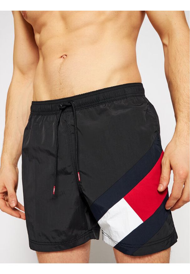 TOMMY HILFIGER - Tommy Hilfiger Szorty kąpielowe UM0UM02048 Czarny Slim Fit. Kolor: czarny. Materiał: syntetyk