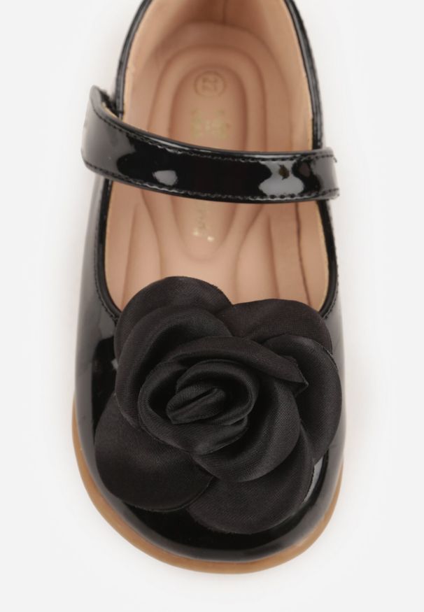 Born2be - Czarne Lakierowane Balerinki z Paskiem na Rzep i Różą 3D Zelagia. Okazja: na uczelnię. Zapięcie: rzepy. Kolor: czarny. Materiał: lakier