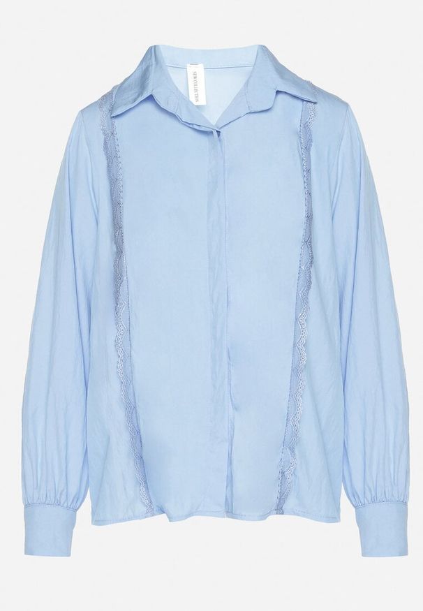 Born2be - Jasnoniebieska Koszula z Wiskozą i Koronkowymi Wstawkami Tenaraia. Okazja: na co dzień. Kolor: niebieski. Materiał: wiskoza, koronka. Styl: casual, elegancki, klasyczny