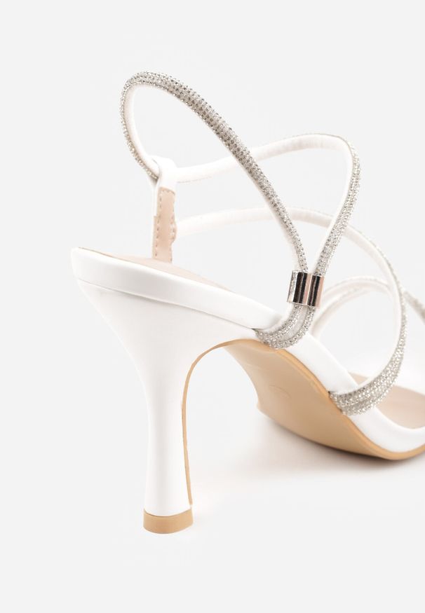 Born2be - Białe Eleganckie Sandały na Szpilce z Cyrkoniowymi Paseczkami Limore. Okazja: na komunię, na randkę, na wesele, na studniówkę, na ślub cywilny. Kolor: biały. Wzór: aplikacja. Sezon: lato. Obcas: na szpilce. Styl: elegancki. Wysokość obcasa: średni