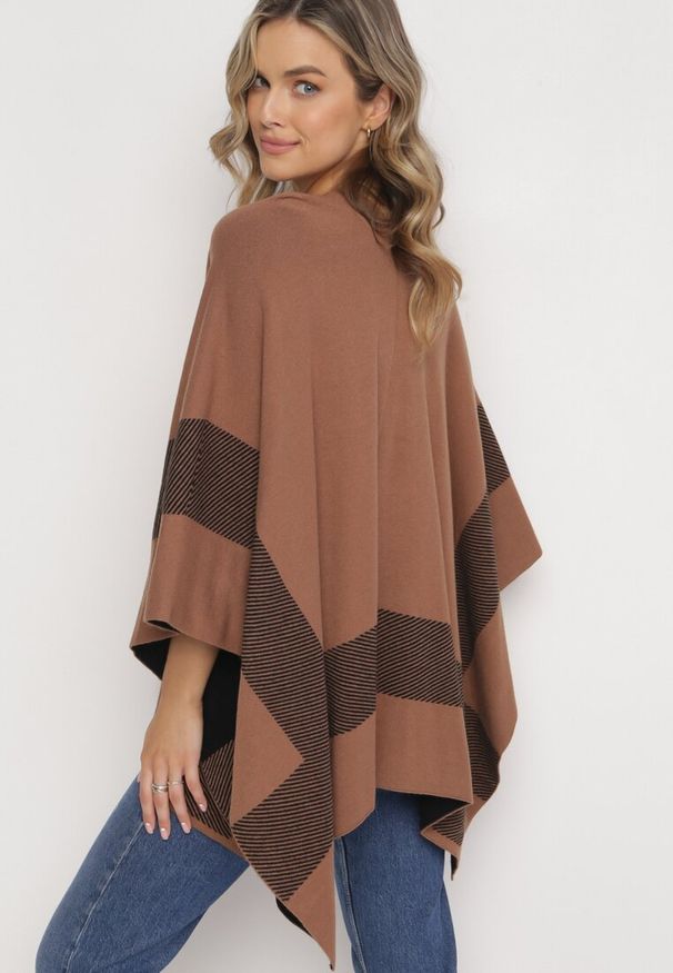 Born2be - Brązowy Niezapinany Kardigan Ponczo Oversize Shelsie. Kolor: brązowy