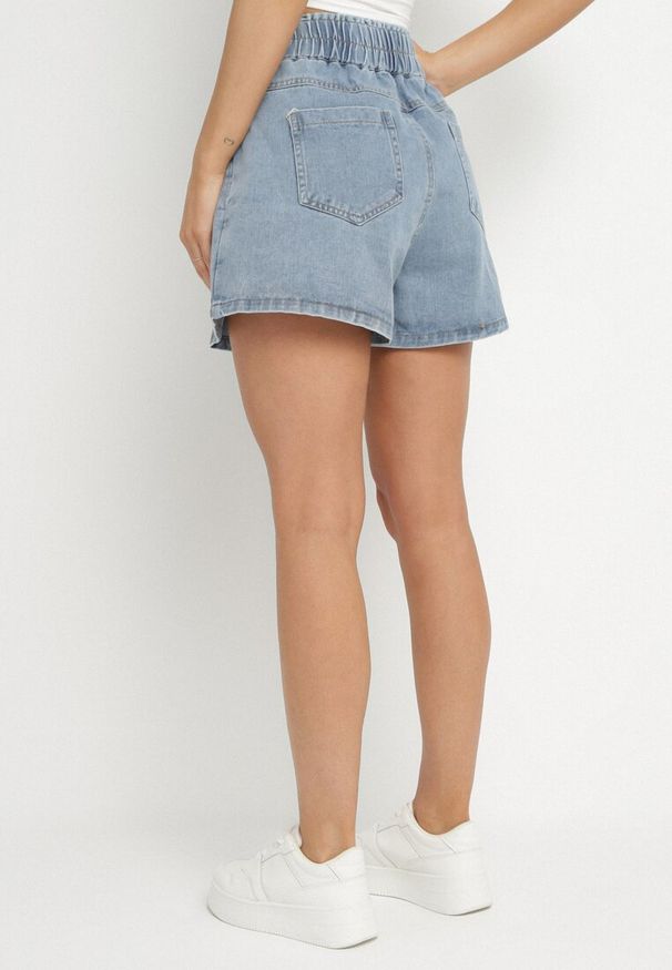 Born2be - Niebieskie Szorty Jeansowe z Szeroką Nogawka i Wysokim Stanem Rinestra. Okazja: na co dzień. Stan: podwyższony. Kolor: niebieski. Materiał: jeans. Styl: elegancki, casual