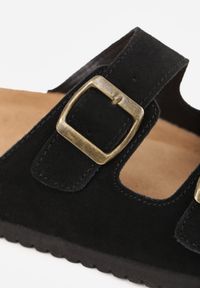 Born2be - Czarne Klasyczne Klapki z Zamszu Naturalnego z Paskami z Klamrami z Regulacją Realie. Okazja: na co dzień. Kolor: czarny. Materiał: zamsz. Wzór: paski. Styl: klasyczny #4