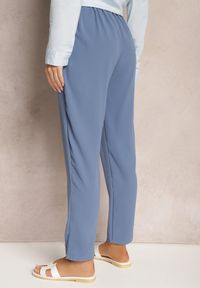Renee - Niebieskie Spodnie z Regularną Talią z Gumką i Sznurkiem w Pasie Cerinda. Okazja: na co dzień. Kolor: niebieski. Materiał: materiał, satyna. Styl: casual #5