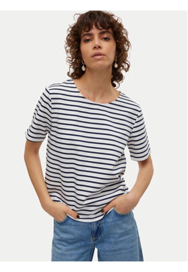 Vero Moda T-Shirt Abby 10304716 Biały Regular Fit. Kolor: biały. Materiał: syntetyk