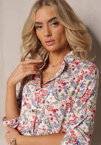 Renee - Biało-Różowa Rozkloszowana Sukienka Midi z Bawełny Ozdobiona Kwiatami Menomia. Typ kołnierza: kołnierzyk klasyczny. Kolor: biały. Materiał: bawełna. Wzór: aplikacja, kwiaty. Typ sukienki: koszulowe, proste. Styl: klasyczny. Długość: midi #5