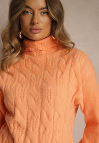 Renee - Pomarańczowy Casualowy Golf z Tłoczonym Wzorem Daivyn. Okazja: na co dzień. Typ kołnierza: golf. Kolor: pomarańczowy. Materiał: jeans. Wzór: aplikacja. Styl: casual