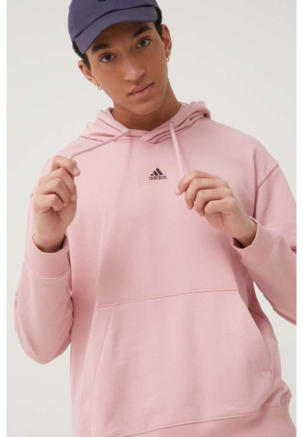 Adidas - adidas bluza bawełniana męska kolor różowy z kapturem z nadrukiem. Typ kołnierza: kaptur. Kolor: różowy. Materiał: bawełna. Wzór: nadruk