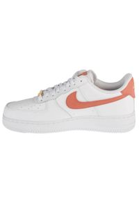 Nike - Buty sportowe Sneakersy damskie, Air Force 1 07 Essential. Kolor: biały. Model: Nike Air Force. Sport: turystyka piesza