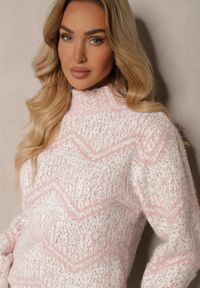 Renee - Jasnoróżowy Wzorzysty Golf z Wełną o Klasycznym Prostym Kroju Mirika. Typ kołnierza: golf. Kolor: różowy. Materiał: wełna. Sezon: zima. Styl: klasyczny #5