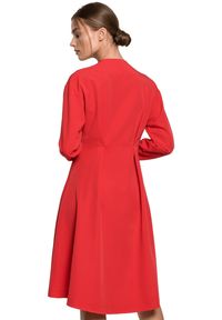 Stylove - Elegancka sukienka rozkloszowana z dekoltem V czerwona. Okazja: na komunię, na imprezę, na wesele, na ślub cywilny. Kolor: czerwony. Styl: elegancki