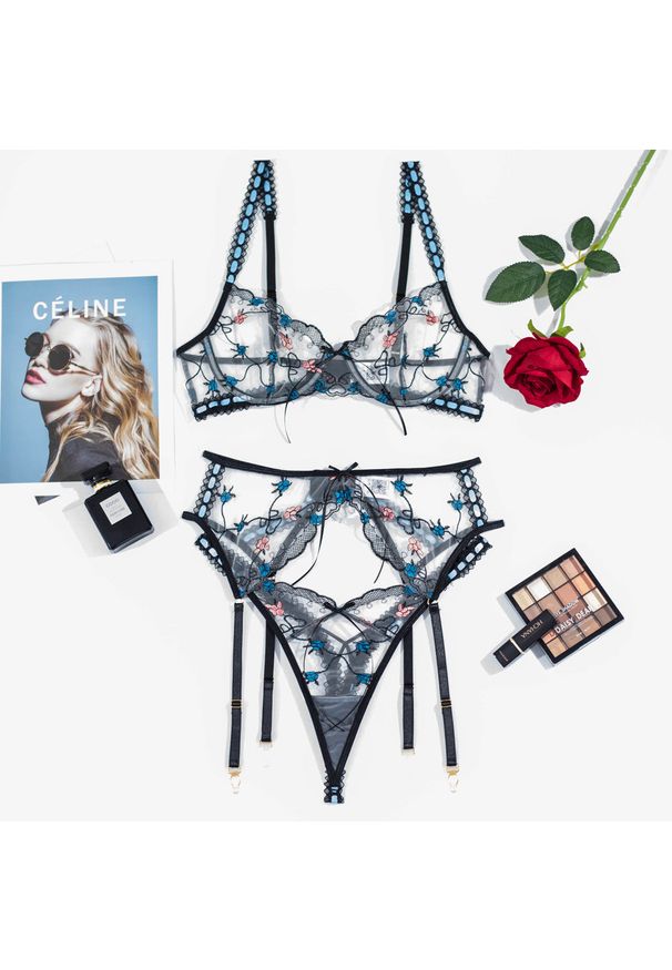 Intica - Komplet bielizny transparentnej z subtelnymi detalami Skyla. Kolor: niebieski. Materiał: materiał. Wzór: aplikacja