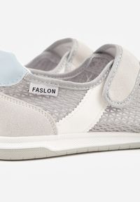 Renee - Szare Tenisówki Typu Sneakeriny Ozdobione Napisem Emirinne. Okazja: na co dzień. Zapięcie: rzepy. Kolor: szary. Wzór: aplikacja, napisy. Styl: casual, sportowy #5