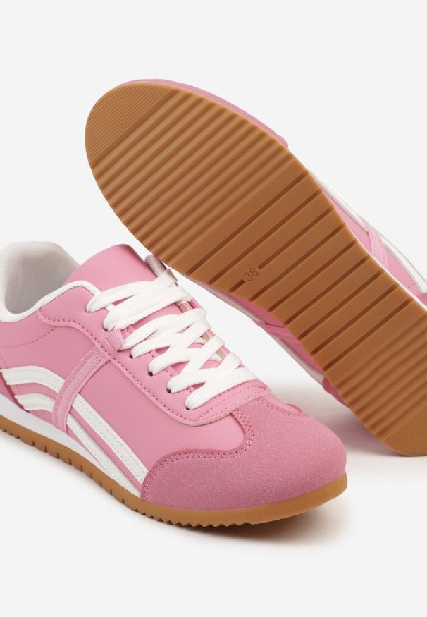 Renee - Różowe Sneakersy Typu Klasyczne Tenisówki Zdobione Przeszyciami Zardiva. Kolor: różowy. Materiał: jeans. Szerokość cholewki: normalna. Wzór: aplikacja. Obcas: na płaskiej podeszwie