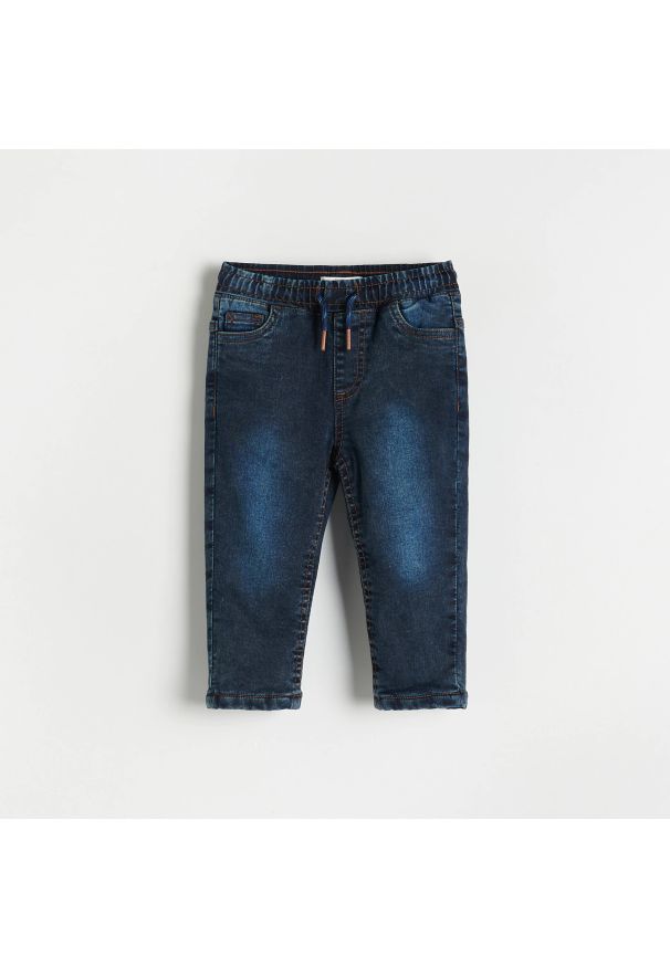 Reserved - Elastyczne jeansy joggers - Granatowy. Kolor: niebieski. Materiał: jeans