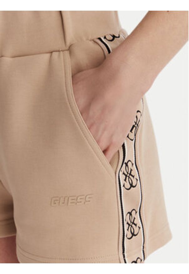 Guess Szorty sportowe V3GD13 KB3P2 Beżowy Regular Fit. Kolor: beżowy. Materiał: syntetyk