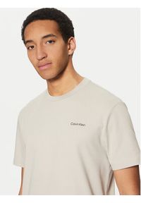 Calvin Klein T-Shirt Micro Logo K10K109894 Beżowy Regular Fit. Kolor: beżowy. Materiał: bawełna #2