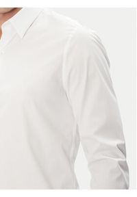 Calvin Klein Koszula Essential LV019EU030 Biały Slim Fit. Kolor: biały. Materiał: bawełna #5