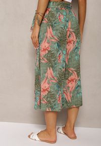 Renee - Ciemnozielone Spodnie High Waist z Szerokimi Nogawkami z Gumką w Talii i Materiałowym Paskiem Berlefia. Stan: podwyższony. Kolor: zielony. Materiał: materiał. Sezon: lato
