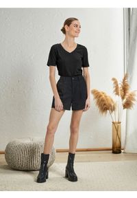 Sinsay - Koszulka z dekoltem V - czarny. Kolor: czarny #1