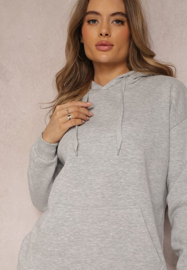 Renee - Jasnoszara Bluza Długa z Kapturem Firro. Typ kołnierza: kaptur. Kolor: szary. Materiał: bawełna, tkanina, polar. Długość rękawa: długi rękaw. Długość: długie. Styl: sportowy