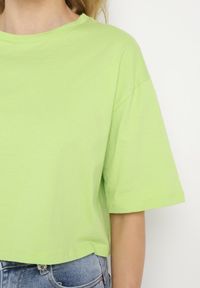 Born2be - Jasnozielony Bawełniany T-shirt o Szerokim Kroju z Krótkim Rękawem Branjas. Okazja: na co dzień. Kolor: zielony. Materiał: bawełna. Długość rękawa: krótki rękaw. Długość: krótkie. Styl: casual #2