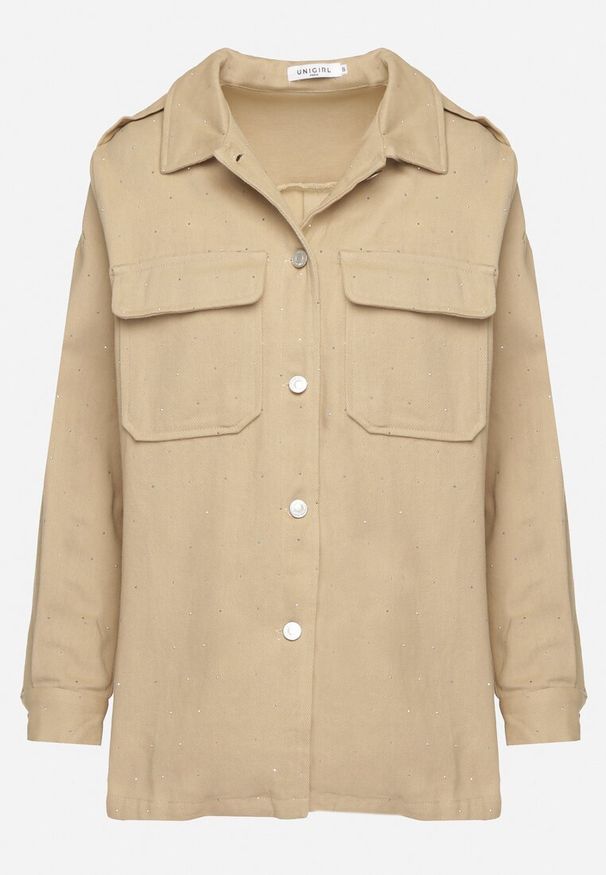 Born2be - Beżowa Bawełniana Koszula Ozdobiona Cyrkoniami na Guziki Nerelise. Typ kołnierza: kołnierzyk klasyczny. Kolor: beżowy. Materiał: bawełna. Długość rękawa: długi rękaw. Długość: długie. Wzór: aplikacja. Styl: klasyczny, elegancki