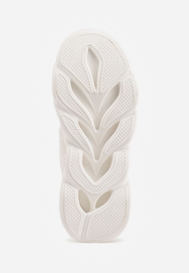 Born2be - Białe Siateczkowe Buty Sportowe Sneakersy na Grubej Tłoczonej Podeszwie Telarienna. Okazja: na co dzień, na spacer. Kolor: biały. Materiał: jeans. Sezon: lato. Sport: turystyka piesza