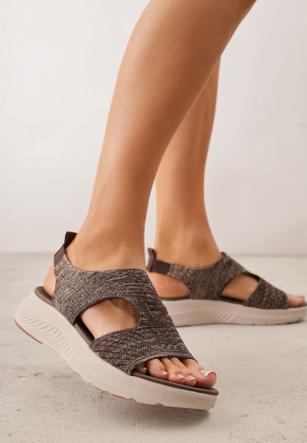 Born2be - Brązowe Sportowe Sandały na Grubej Podeszwie z Elastyczną Cholewką i Piankową Wkładką Nicthil. Okazja: na co dzień. Zapięcie: bez zapięcia. Kolor: brązowy. Materiał: jeans. Sezon: lato. Styl: sportowy