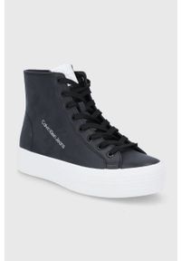 Calvin Klein Jeans Buty skórzane kolor czarny na platformie. Nosek buta: okrągły. Zapięcie: sznurówki. Kolor: czarny. Materiał: guma. Obcas: na platformie