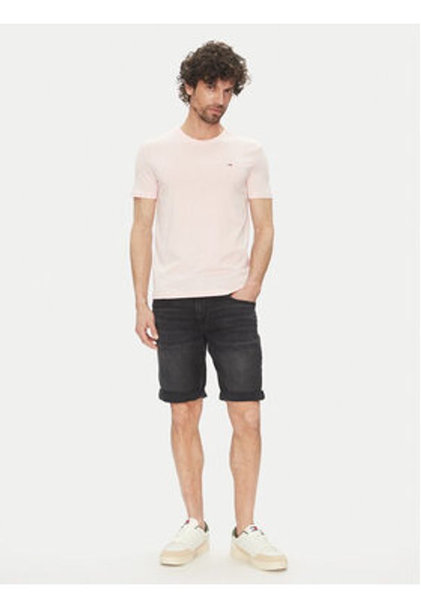 Tommy Jeans T-Shirt DM0DM20363 Różowy Slim Fit. Kolor: różowy. Materiał: syntetyk