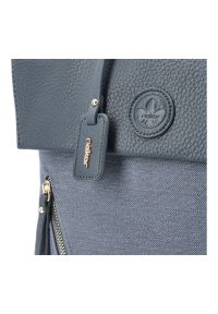 Plecak damski Rieker, połączenia materiału i skóry ekologicznej o nowoczesnej formie z klapą regulowanymi szelkami i praktycznymi kieszeniami zapinan. Kolor: niebieski. Materiał: materiał, skóra ekologiczna. Styl: casual, elegancki #6