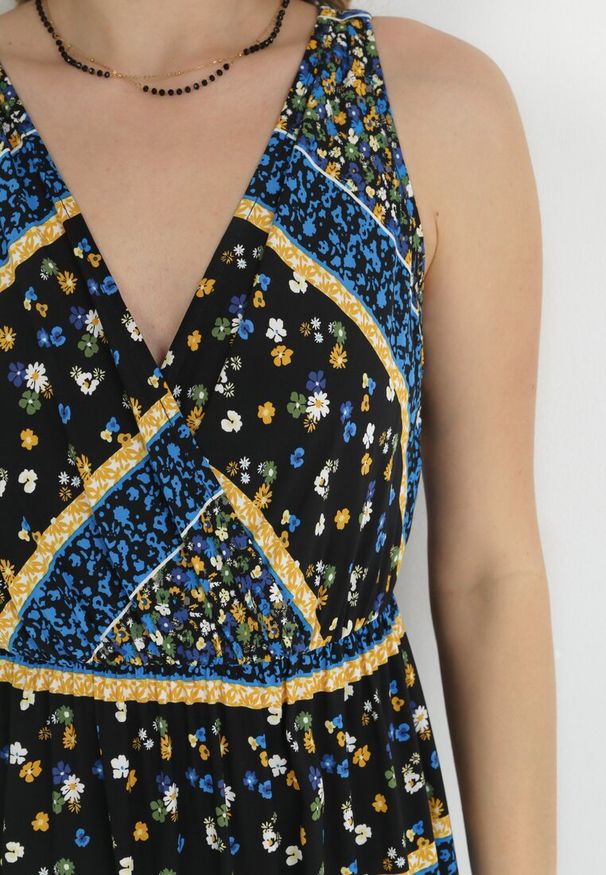 Born2be - Czarno-Granatowa Sukienka Maxi z Wiskozy w Fantazyjny Wzór Wellilne. Kolor: czarny. Materiał: wiskoza. Sezon: lato. Długość: maxi