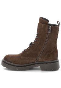 Brązowe Botki Karino Modne Skórzane Obuwie Damskie. Okazja: na co dzień. Zapięcie: sznurówki. Kolor: brązowy. Materiał: skóra. Szerokość cholewki: normalna. Wzór: aplikacja. Styl: casual #4