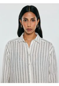 Big-Star - Lniana koszula damska w prążek biała Lamena 100. Okazja: na co dzień, na spotkanie biznesowe. Kolor: biały. Materiał: len. Wzór: prążki. Sezon: wiosna, lato. Styl: klasyczny, casual, biznesowy #3