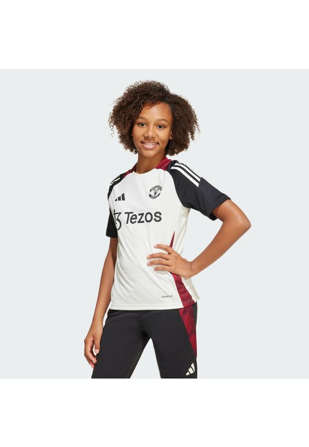 Adidas - Koszulka Manchester United Tiro 24 Training Kids. Kolor: czarny, wielokolorowy, biały. Materiał: materiał. Sport: piłka nożna