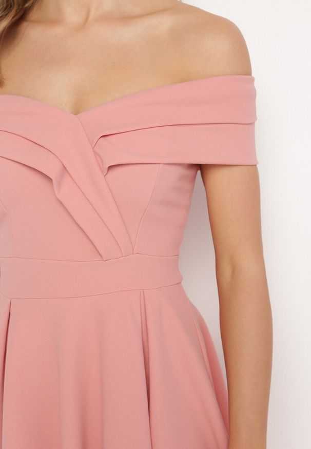 Born2be - Różowa Sukienka z Hiszpańskim Dekoltem o Rozkloszowanym Fasonie Vilenia. Okazja: na co dzień. Kolor: różowy. Typ sukienki: rozkloszowane. Styl: casual, elegancki