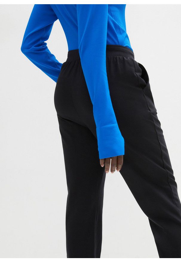 bonprix - Spodnie z bawełny organicznej z dodatkiem stretchu. Kolor: czarny. Materiał: bawełna. Styl: sportowy