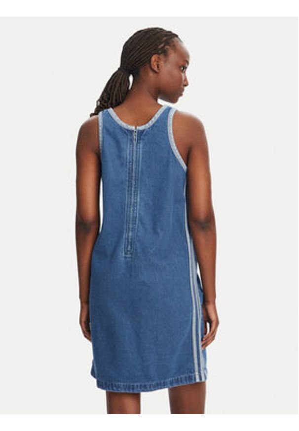 Adidas - adidas Sukienka jeansowa adicolor Denim 3-Stripes JD2580 Niebieski Slim Fit. Kolor: niebieski. Materiał: bawełna