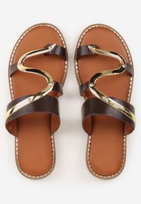 Born2be - Brązowe Klapki Japonki z Paskiem na Palec i Metaliczną Ozdobą Qhesith. Okazja: na co dzień. Kolor: brązowy. Materiał: jeans, len. Wzór: aplikacja. Sezon: lato. Styl: casual, elegancki #5