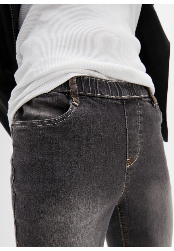 bonprix - Dżinsy Skinny mid waist, z wygodnym paskiem. Kolor: czarny