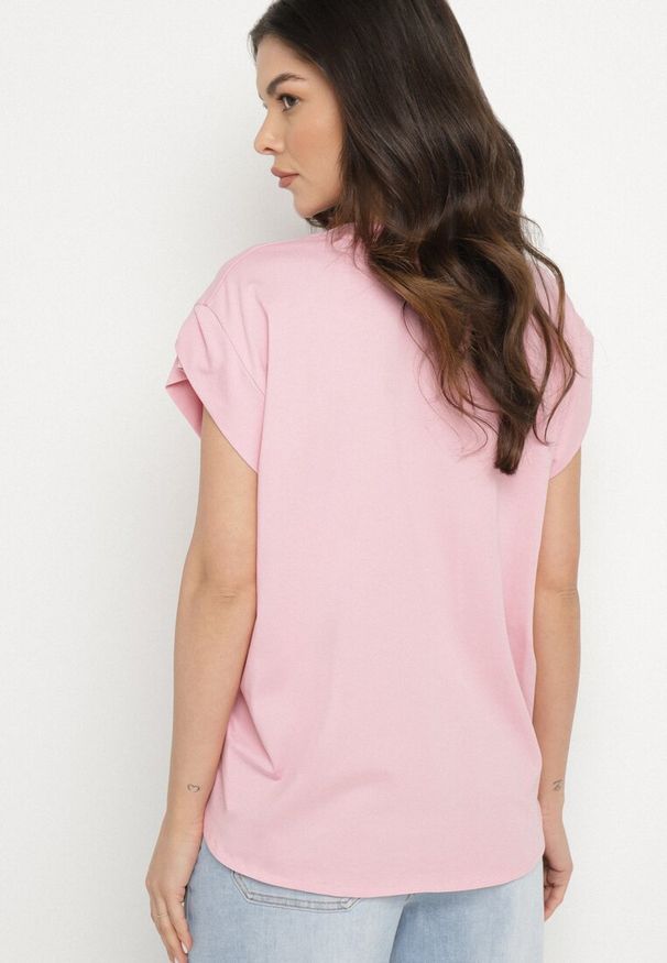 Born2be - Różowy T-shirt z Bawełny Ozdobiony Rozcięciami przy Rękawach Katirna. Okazja: na co dzień. Kolor: różowy. Materiał: bawełna. Wzór: aplikacja. Styl: klasyczny, casual