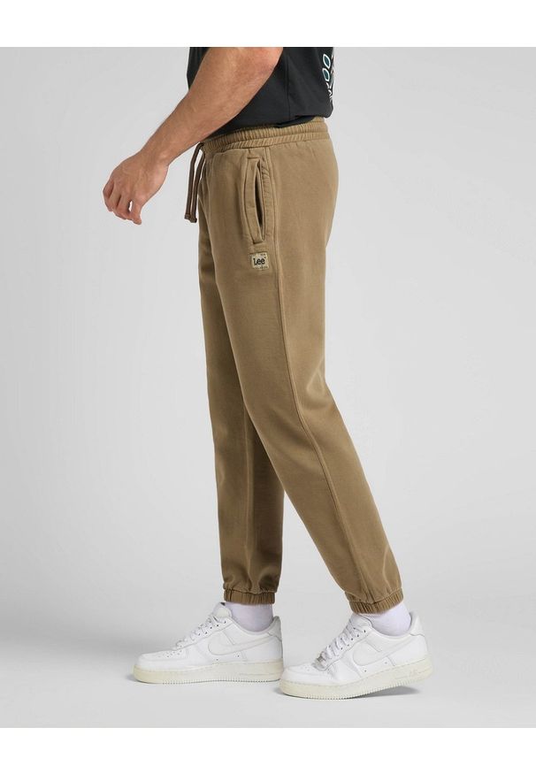 Lee - LEE SWEAT PANT MĘSKIE SPODNIE DRESOWE DRESY AMMONITE L74LTJ85 112322424. Materiał: dresówka