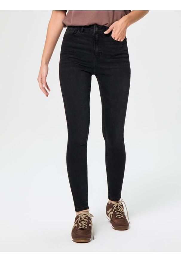 Sinsay - Spodnie jeansowe slim fit - czarny. Kolor: czarny