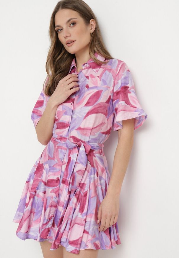 Born2be - Fioletowo-Różowa Sukienka Rozkloszowana z Falbankami i Paskiem Aquamar. Okazja: na randkę, na spacer, na co dzień. Typ kołnierza: kołnierz z falbankami. Kolor: fioletowy. Typ sukienki: rozkloszowane, proste. Styl: klasyczny, casual, elegancki