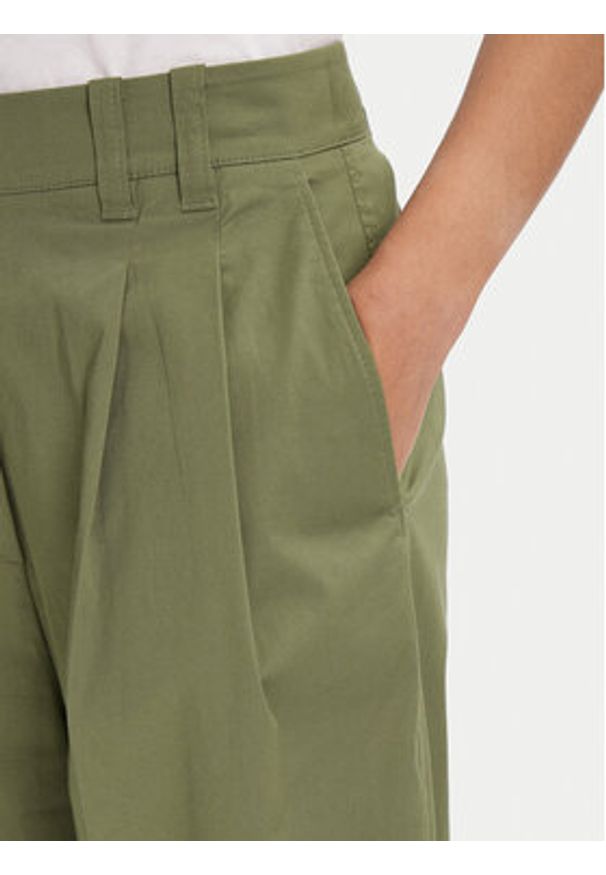 Marc O'Polo Spodnie materiałowe 506 0341 10105 Zielony Loose Fit. Kolor: zielony. Materiał: bawełna