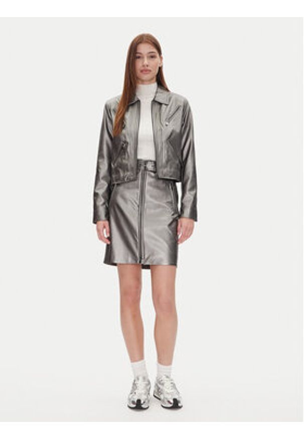 DKNY Kurtka z imitacji skóry P4JJ6XJA Srebrny Regular Fit. Kolor: srebrny. Materiał: skóra